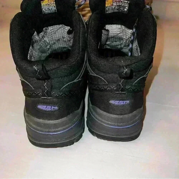 Keen Black Lace Up Boots - Picture 5 of 9